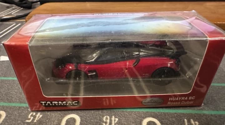 Pagani Huayra Rosso Dubai | Tarmac Works | 1:64